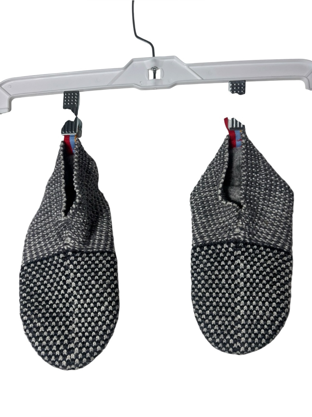 Bombas youth 11-13 gripper slippers black gray cozy winter
